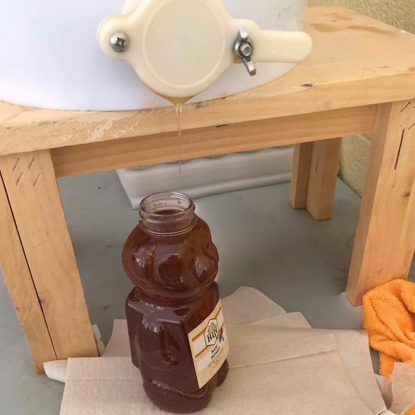 5-Gallon Honey Storage Bucket w/ Gate (Filter optional